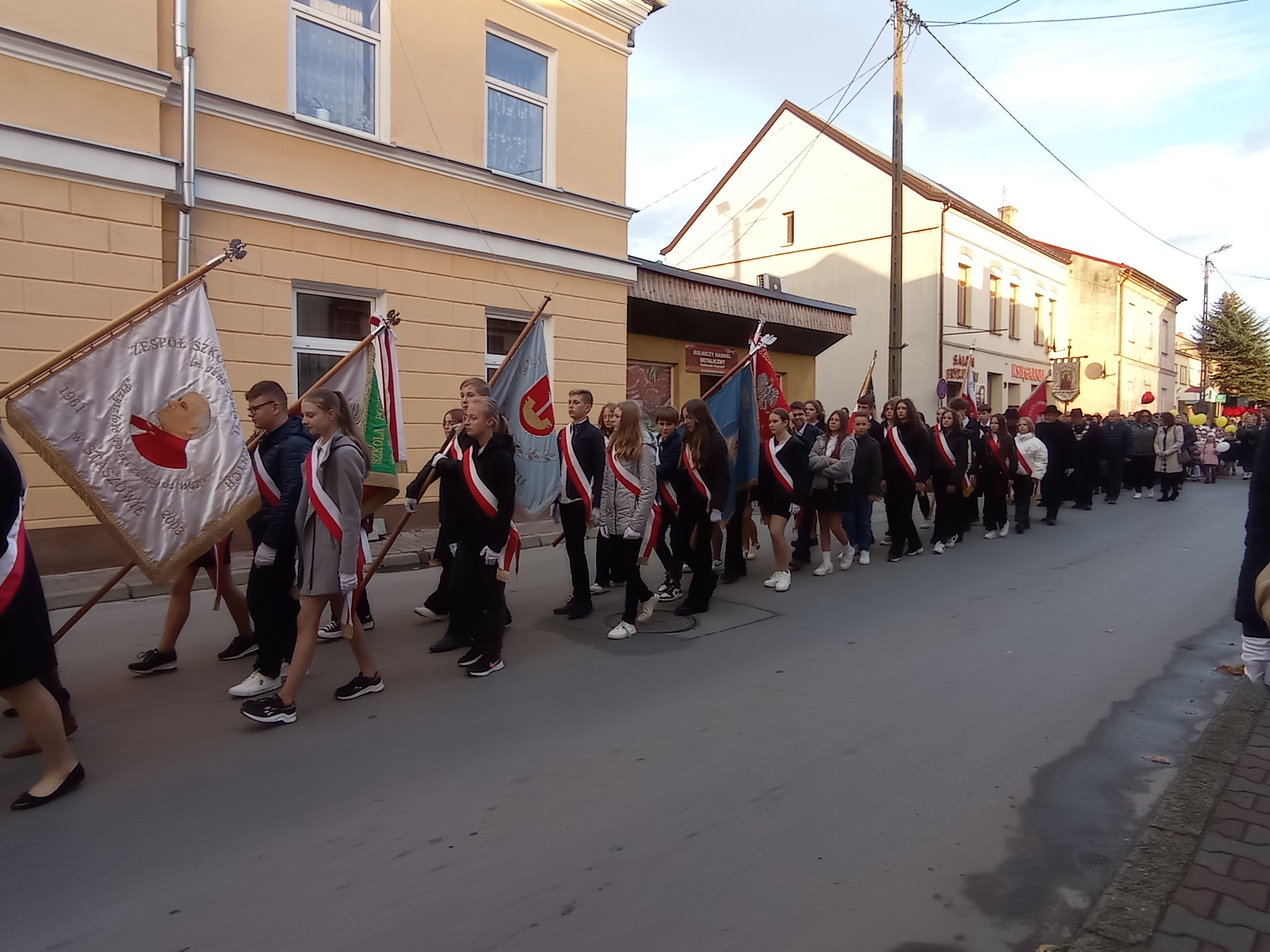 Procesja ulicami miasta z relikwiami Ojca Świętego