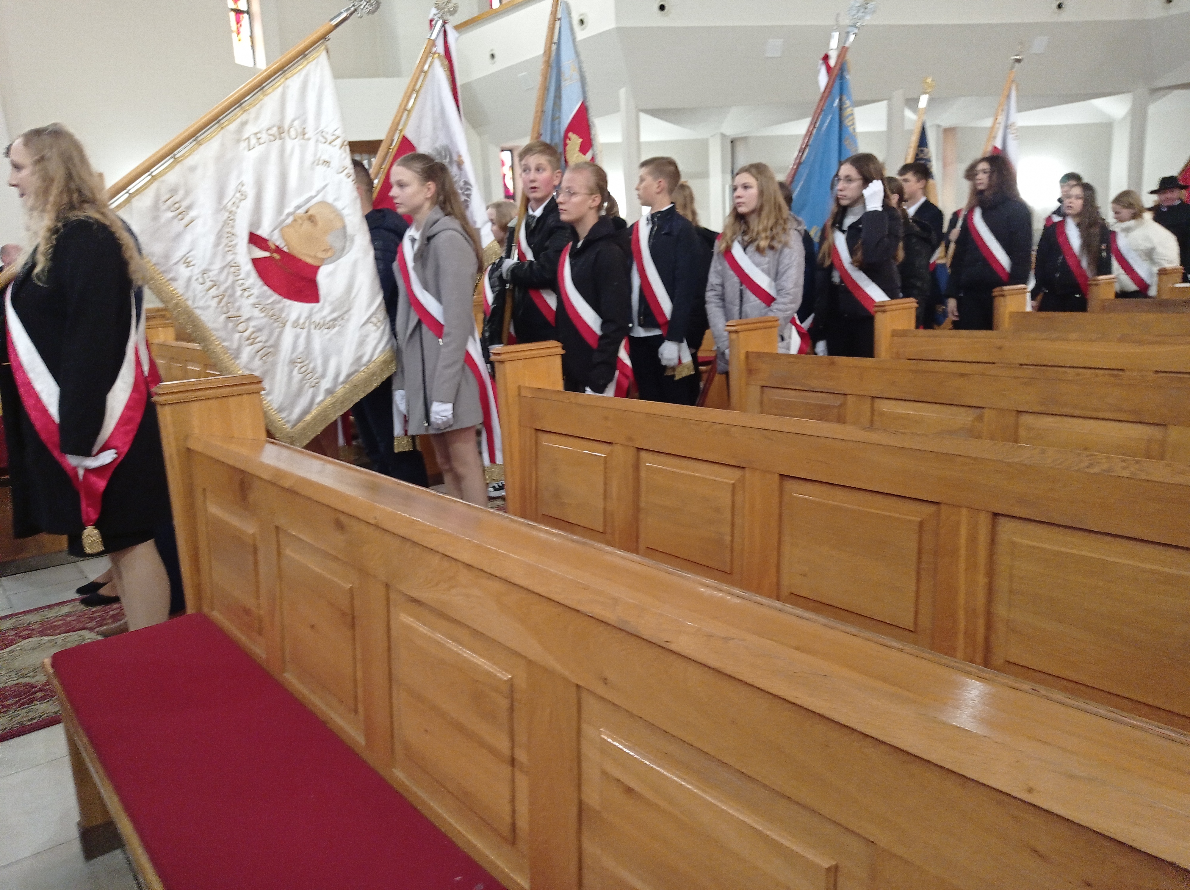 Wprowadzenie pocztów sztandarowych do świątyni
