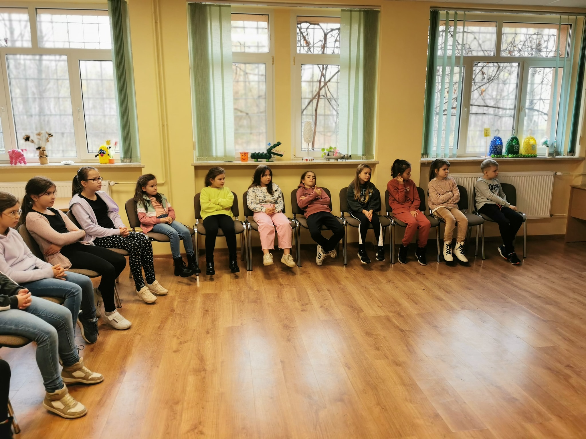 Uczniowie klasy 3 a z zainteresowaniem uczestniczą w zajęciach
