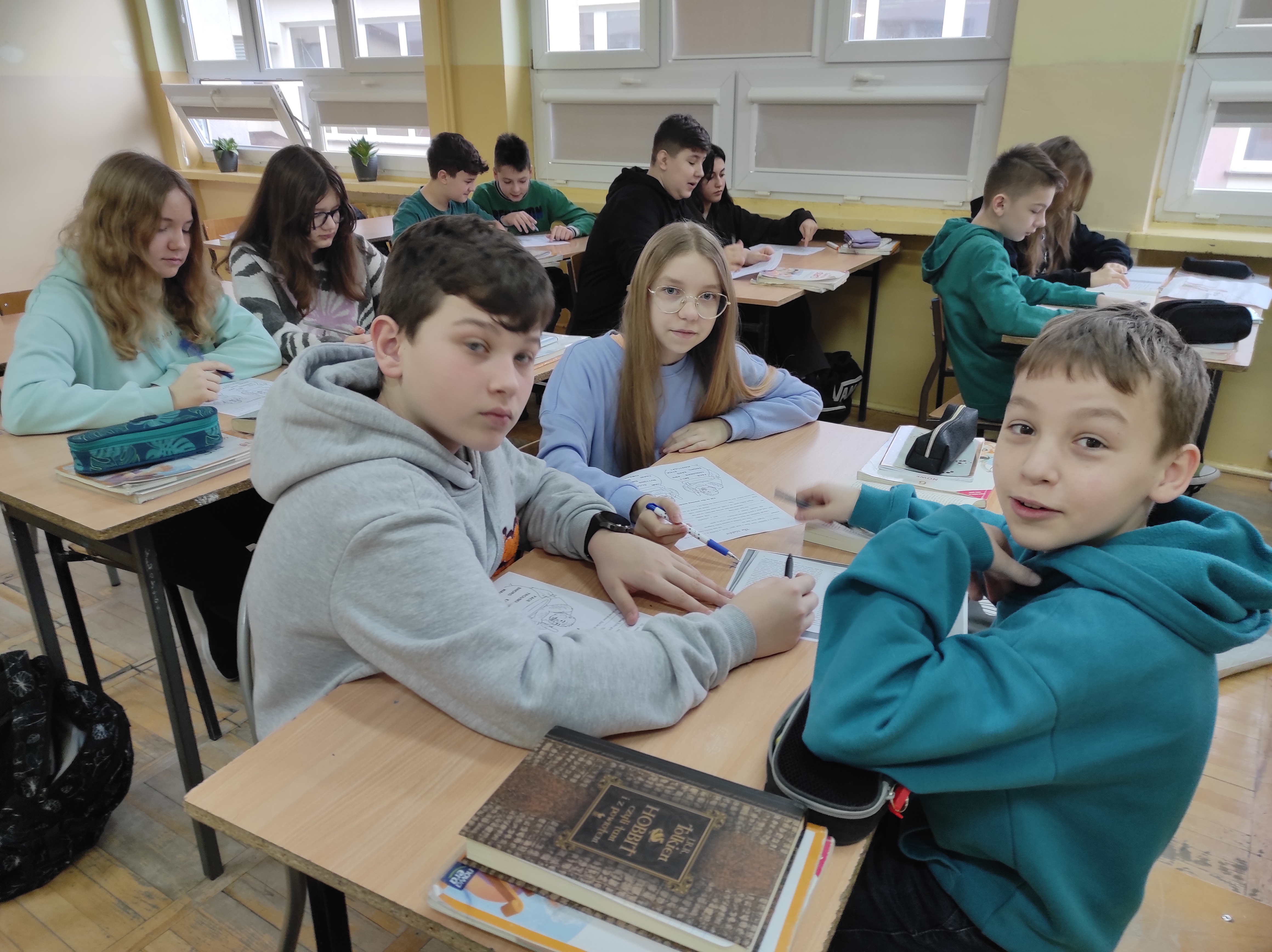 Uczniowie podczas pracy w grupach