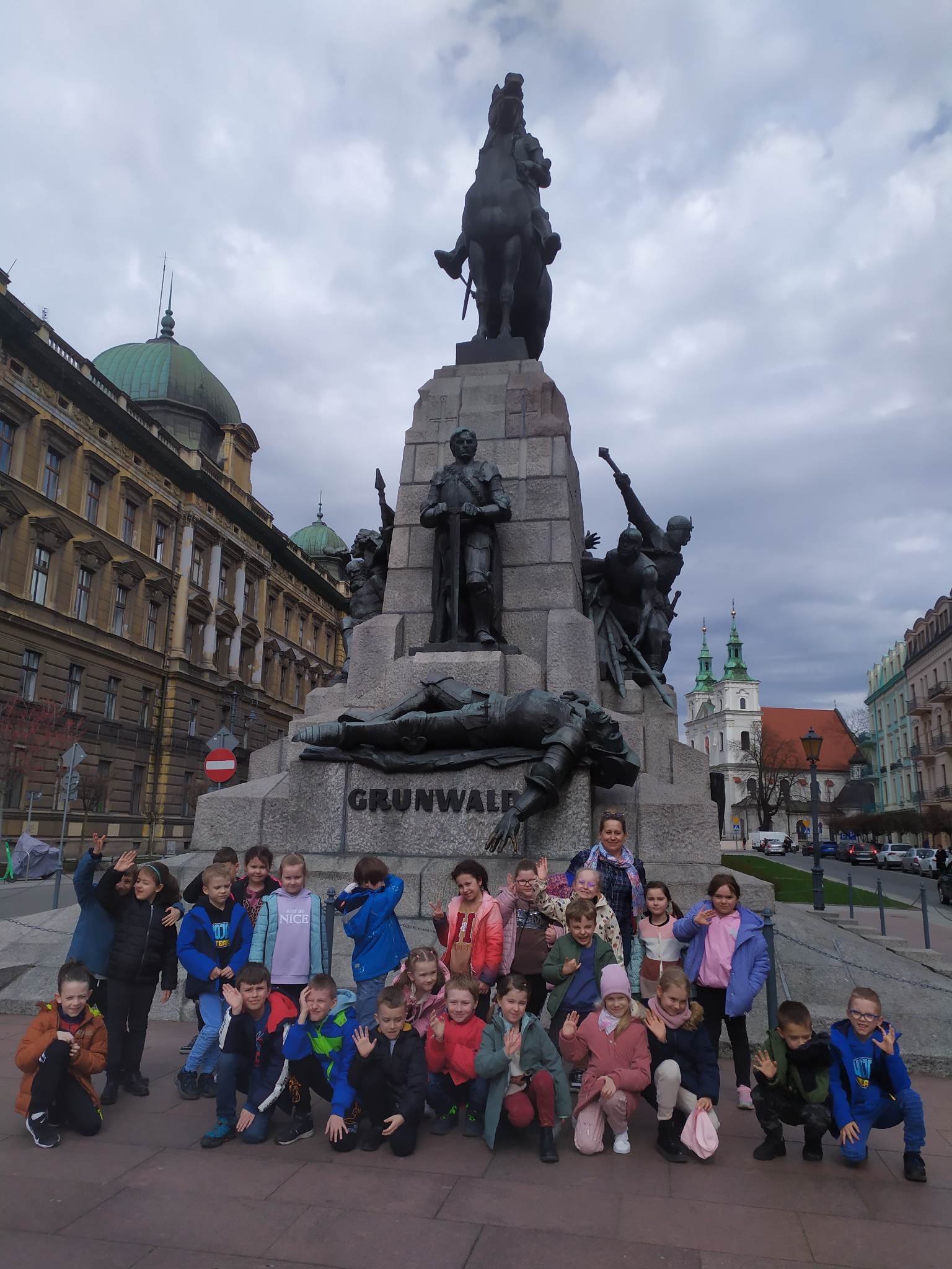 Klasa 1c pod Pomnikiem Grunwaldzkim w Krakowie 