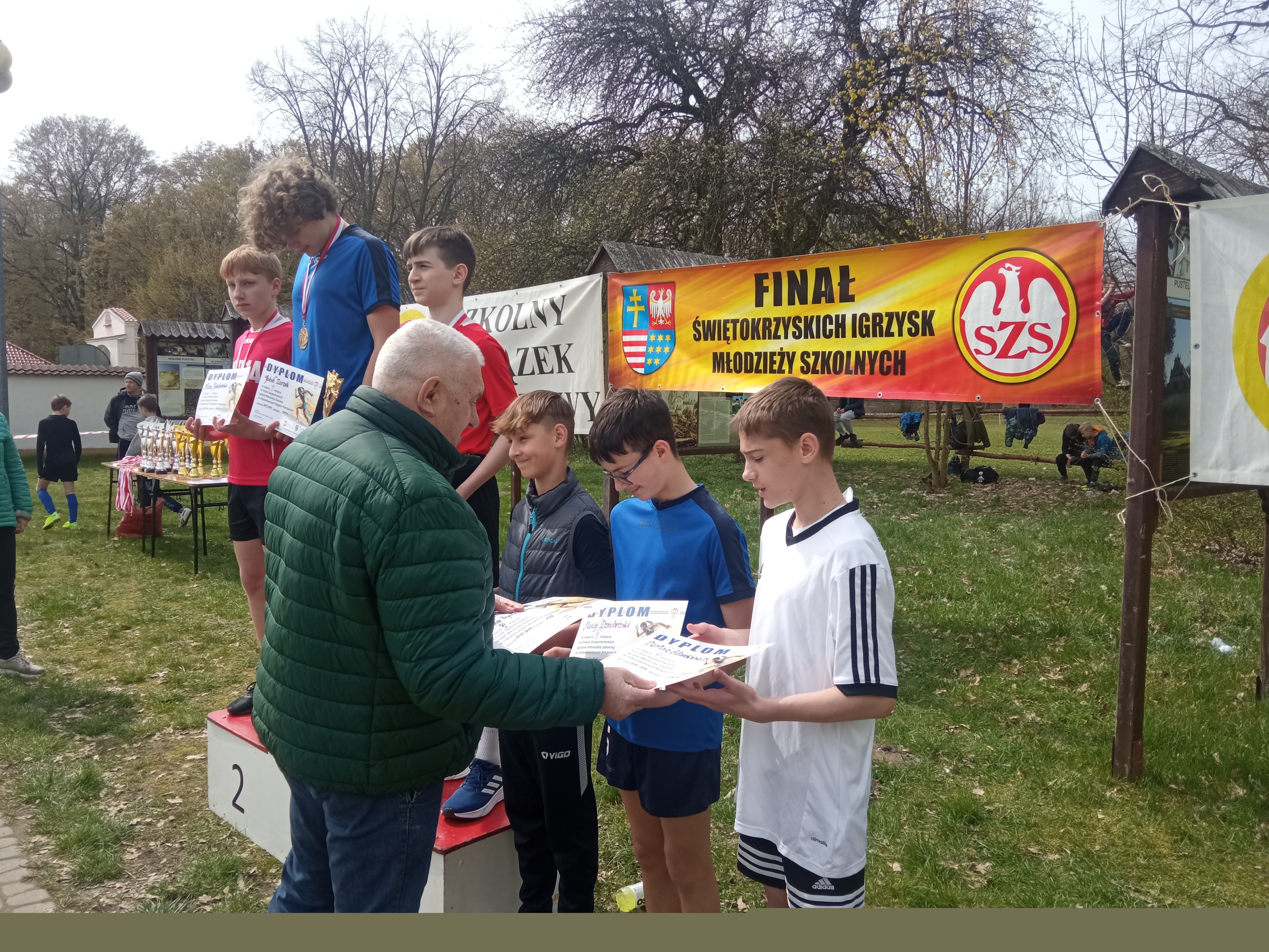 Dekoracja najlepszych z rocznika 2010-2011
