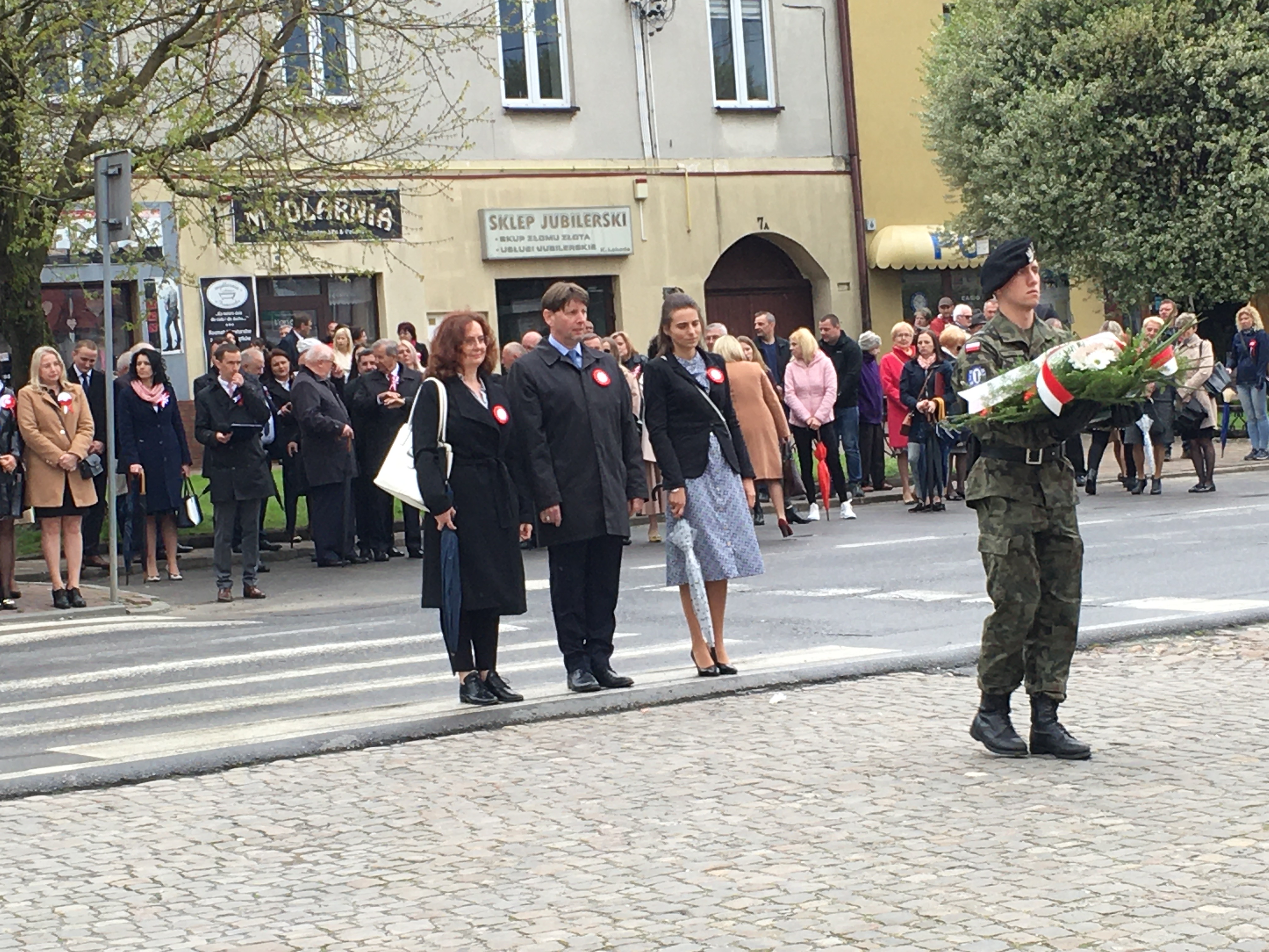 Przekazanie wiązanki kwiatów