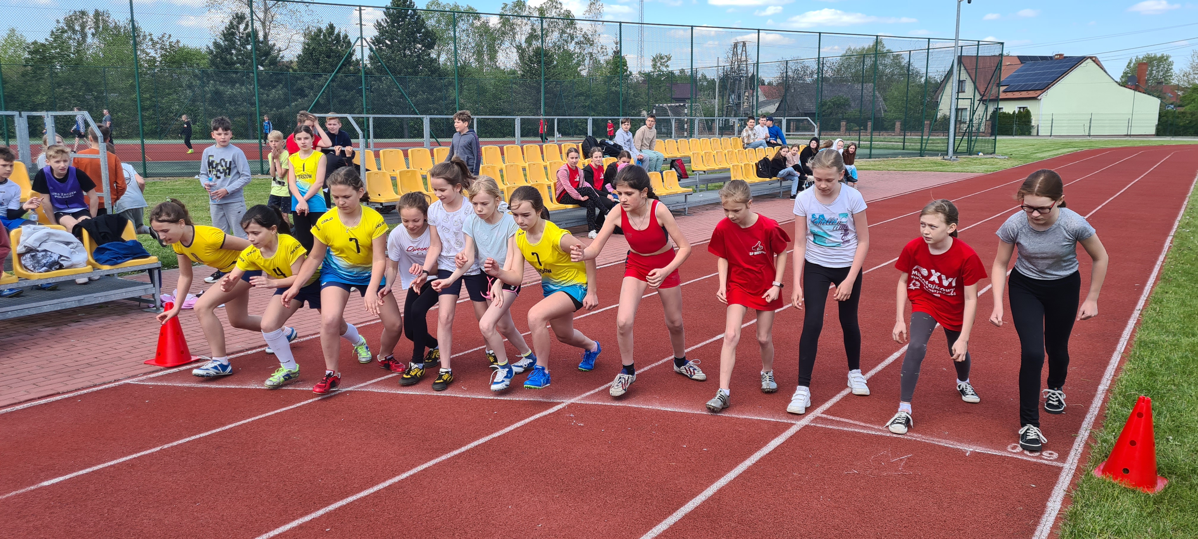 Start 600 m dziewcząt z klas 4