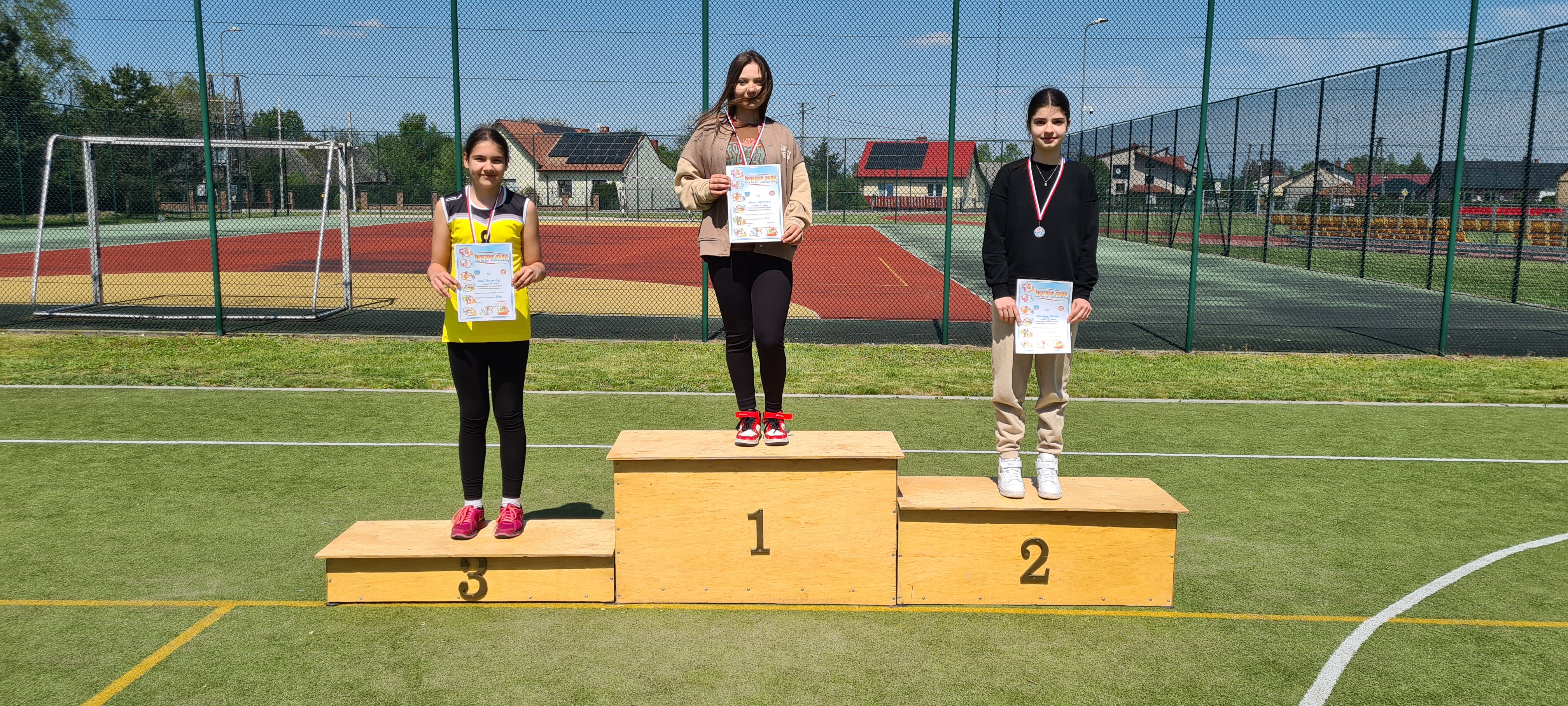 Najlepsze w rzucie piłeczką palantową na podium