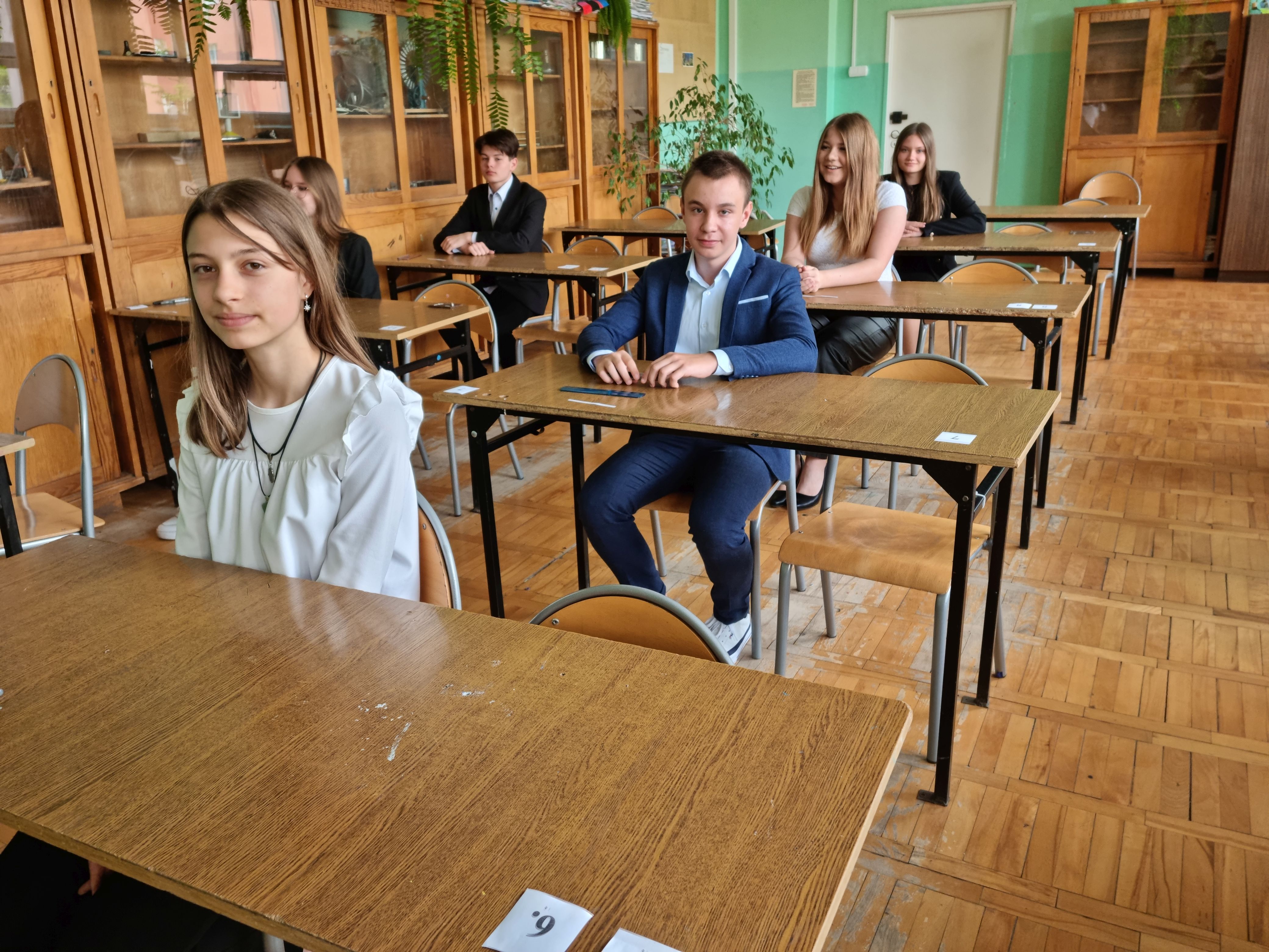 Uczniowie podczas egzaminu klas ósmych