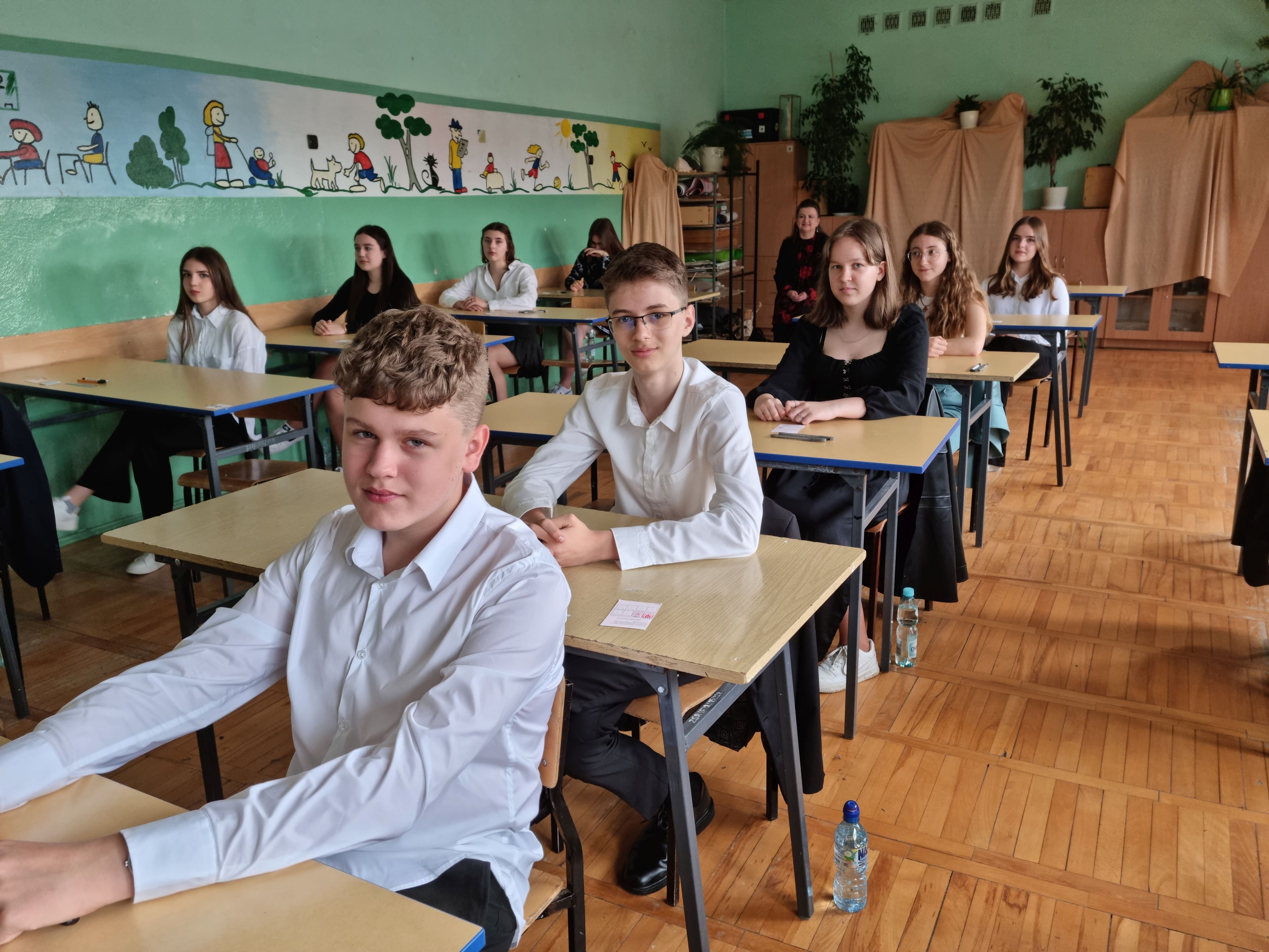 Uczniowie podczas egzaminu klas ósmych